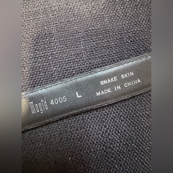 Woman’s belt snake skin large gold buckle black 30 to 32 signed MAGID EUC 3488 p - Picture 8 of 13